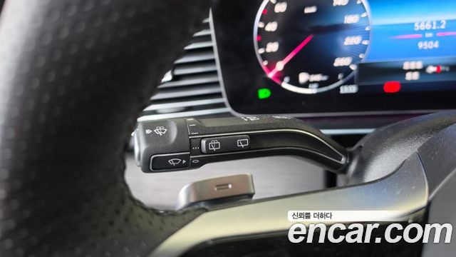 Mercedes-Benz GLS-Class 2025 — photo 28