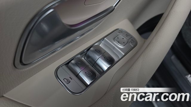 Mercedes-Benz GLS-Class 2025 — photo 30