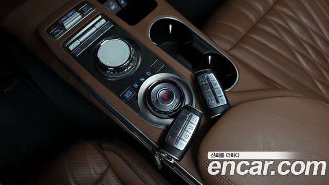 Genesis GV70 2023 — photo 12