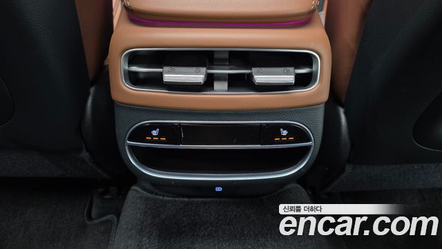 Genesis GV70 2023 — photo 24