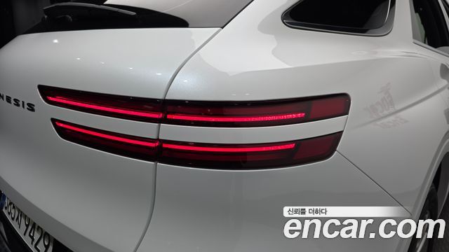Genesis GV70 2023 — photo 9