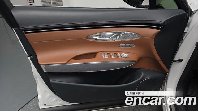 Genesis GV70 2023 — photo 14