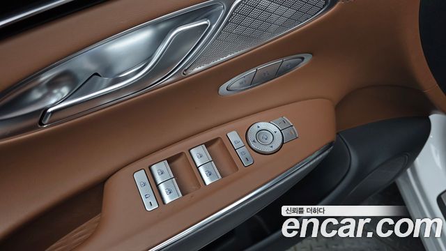 Genesis GV70 2023 — photo 27