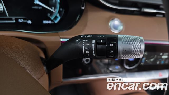 Genesis GV70 2023 — photo 32