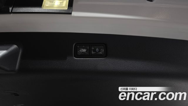 Genesis GV70 2023 — photo 33