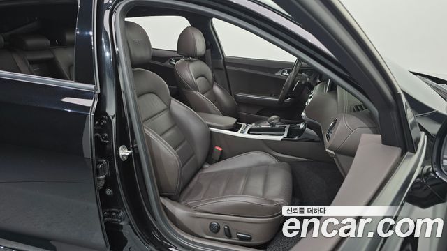 Kia Stinger 2018 — photo 16