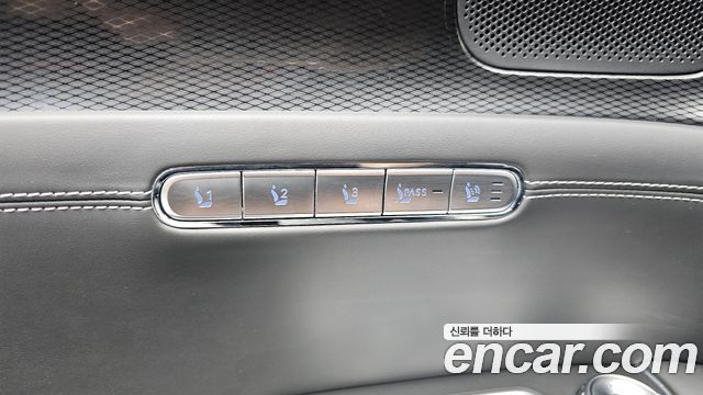 Genesis G90 2022 — photo 30