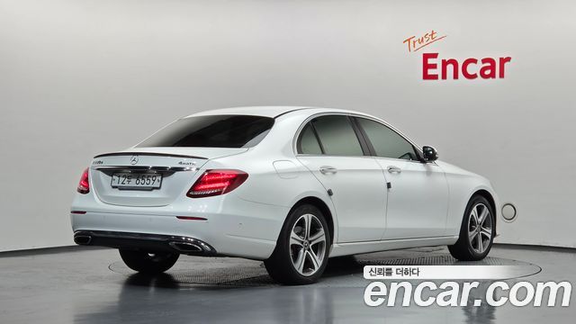 Mercedes-Benz E-Class 2019 — photo 2