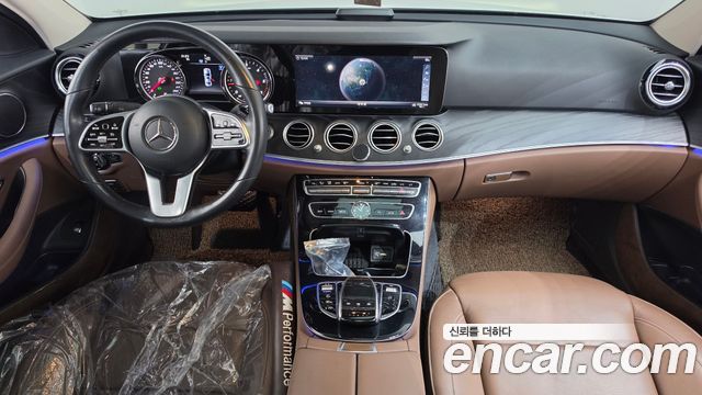 Mercedes-Benz E-Class 2019 — photo 10