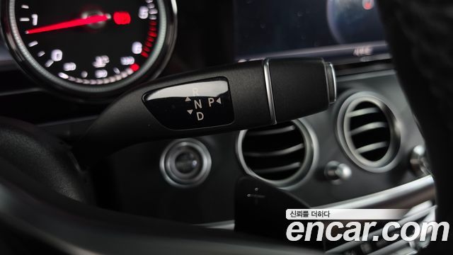 Mercedes-Benz E-Class 2019 — photo 12
