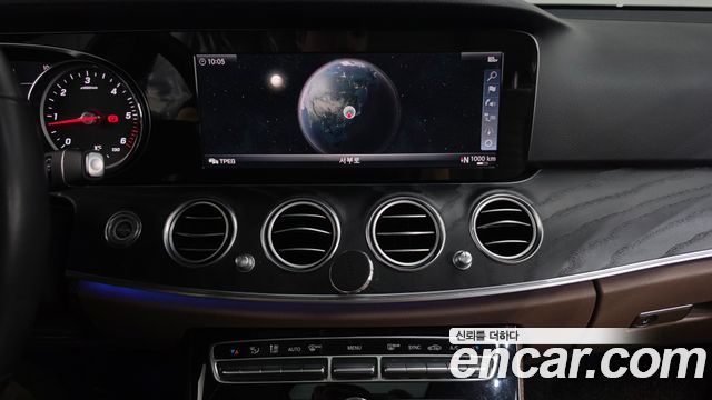Mercedes-Benz E-Class 2019 — photo 18