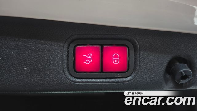Mercedes-Benz E-Class 2019 — photo 24