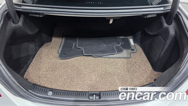 Mercedes-Benz E-Class 2019 — photo 25