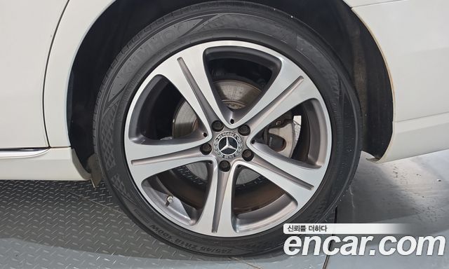 Mercedes-Benz E-Class 2019 — photo 7