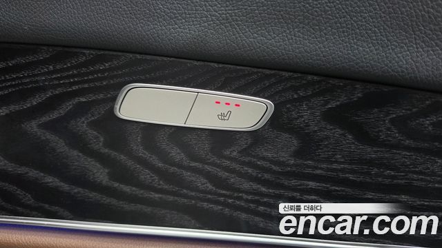 Mercedes-Benz E-Class 2019 — photo 32
