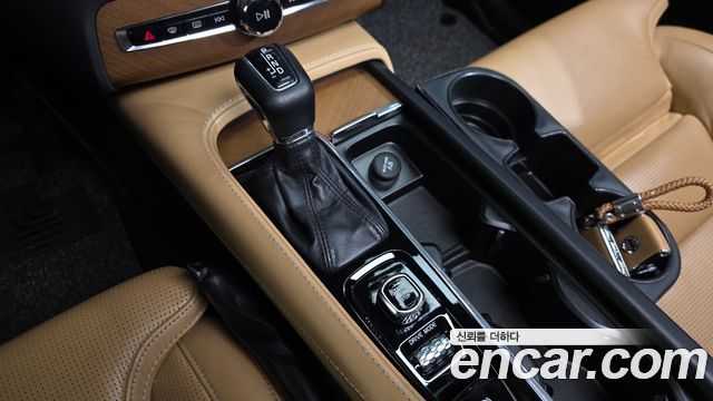 Volvo XC90 2019 — photo 9