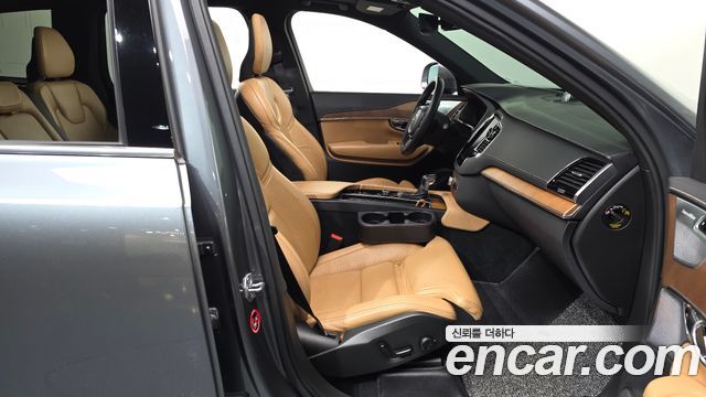 Volvo XC90 2019 — photo 11