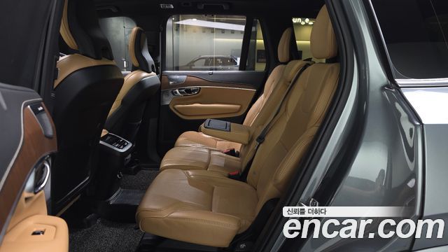 Volvo XC90 2019 — photo 12