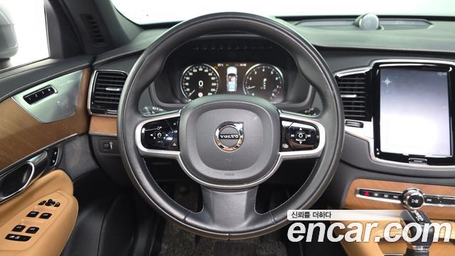 Volvo XC90 2019 — photo 13