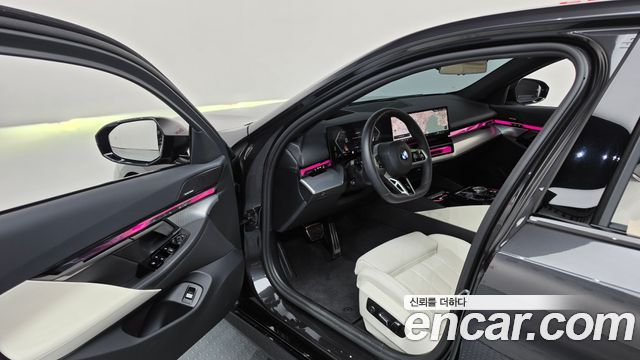 BMW 5-Series 2025 — photo 13