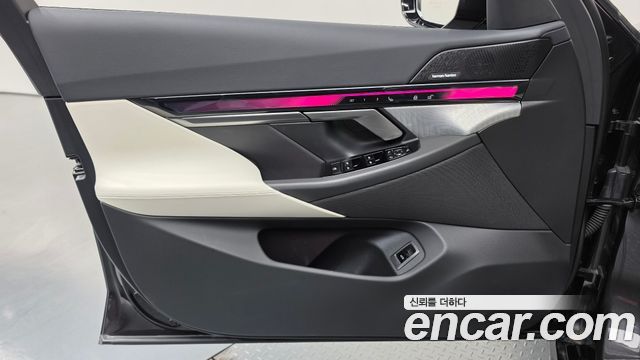 BMW 5-Series 2025 — photo 14