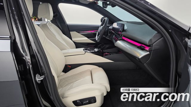 BMW 5-Series 2025 — photo 16