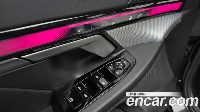 BMW 5-Series 2025 — photo 28