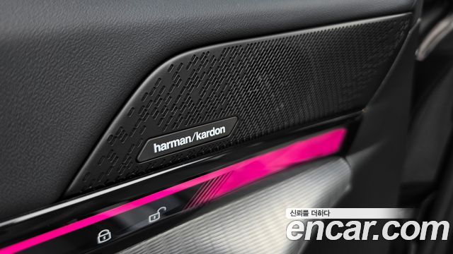 BMW 5-Series 2025 — photo 30