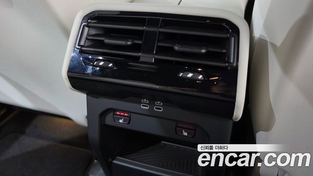 BMW 5-Series 2025 — photo 34
