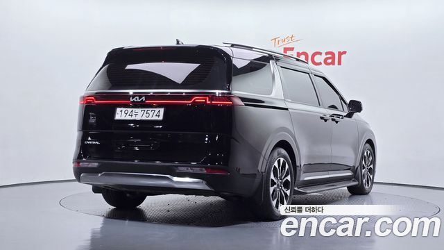 Kia Canival 2023 — photo 2