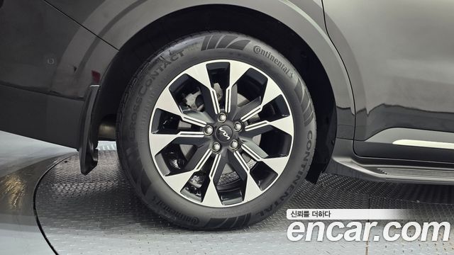 Kia Canival 2023 — photo 5