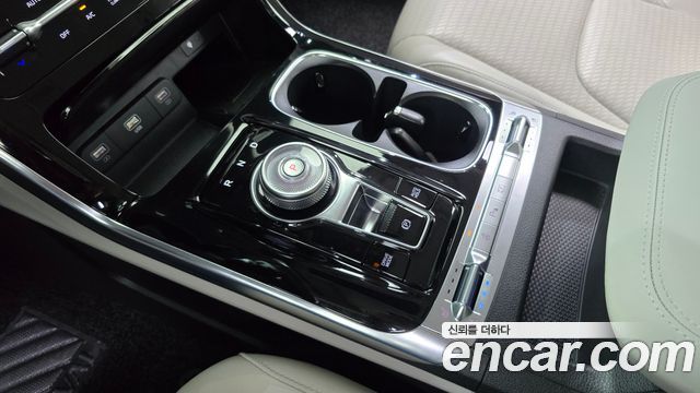Kia Canival 2023 — photo 12