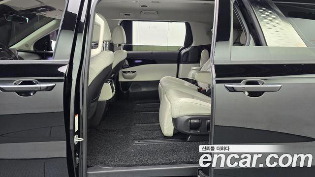 Kia Canival 2023 — photo 18