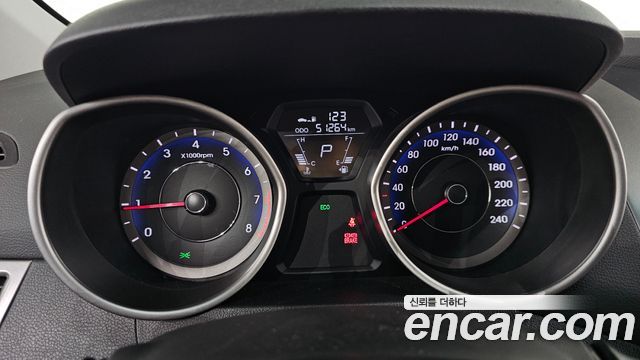 Hyundai AVANTE 2013 — photo 8