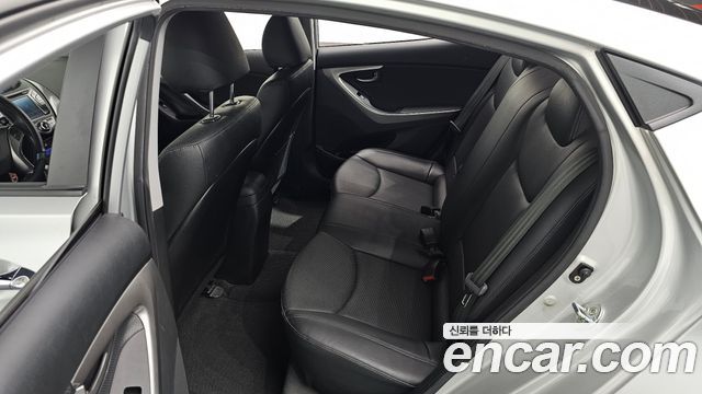 Hyundai AVANTE 2013 — photo 12