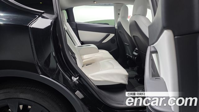 Tesla Model Y 2022 — photo 17