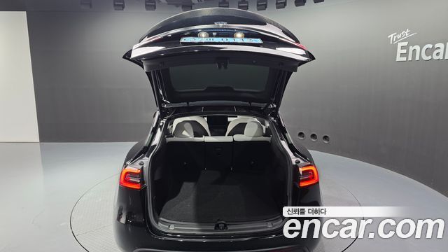 Tesla Model Y 2022 — photo 26
