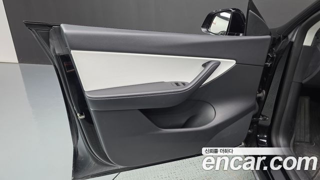 Tesla Model Y 2022 — photo 14