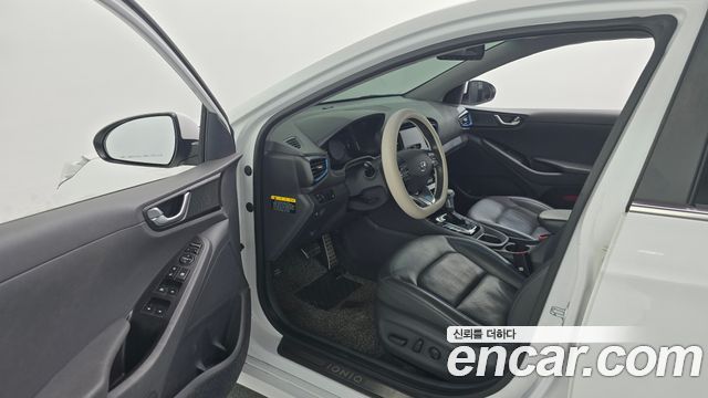 Hyundai Ioniq 2016 — photo 10