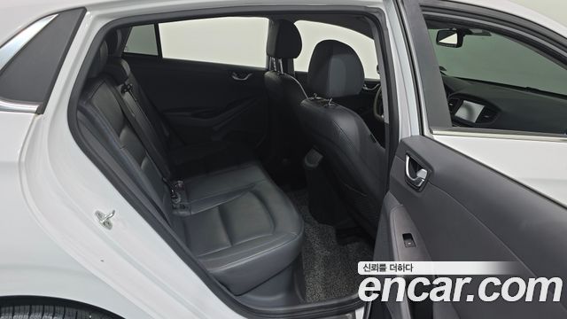 Hyundai Ioniq 2016 — photo 11
