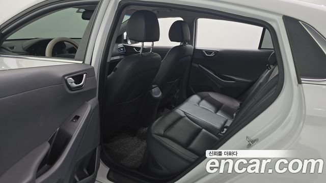 Hyundai Ioniq 2016 — photo 12