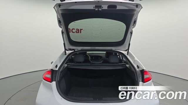Hyundai Ioniq 2016 — photo 18