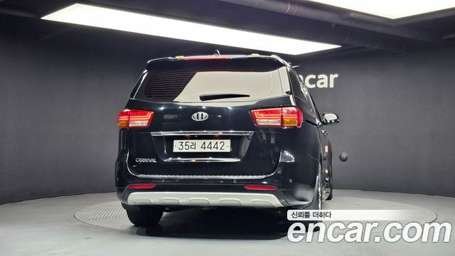 Kia Canival 2016 — photo 4