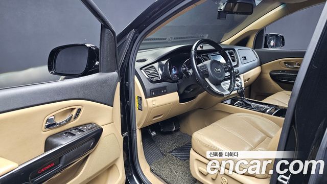 Kia Canival 2016 — photo 10