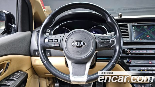 Kia Canival 2016 — photo 14