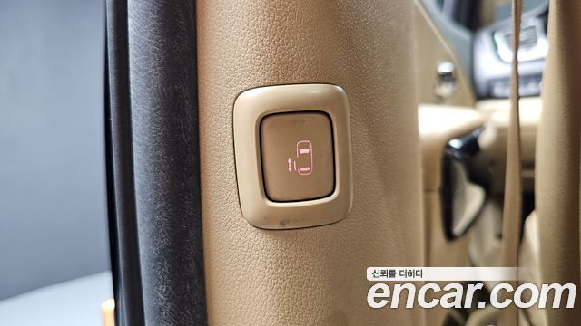 Kia Canival 2016 — photo 18