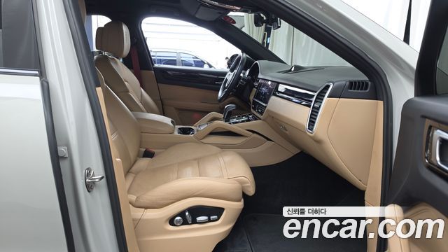 Porsche Cayenne 2020 — photo 17