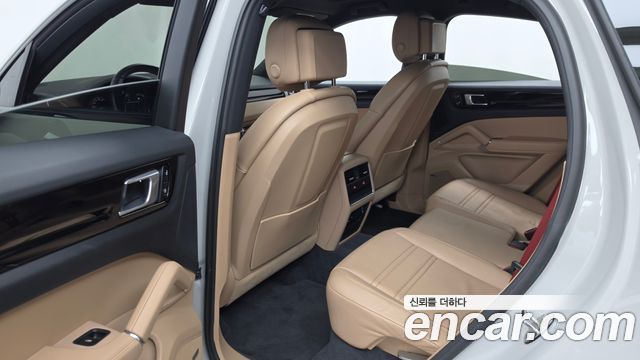 Porsche Cayenne 2020 — photo 16
