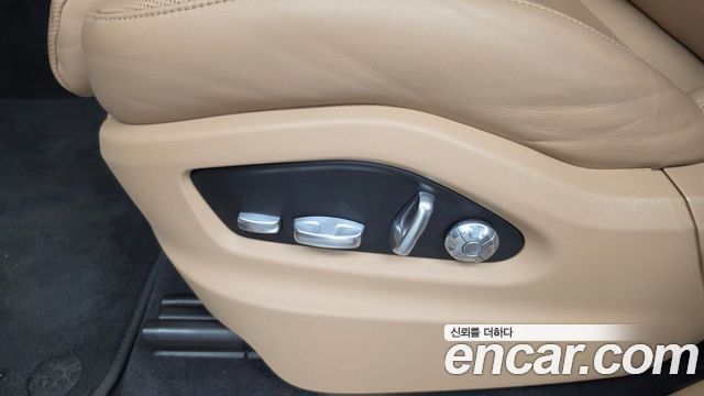 Porsche Cayenne 2020 — photo 32