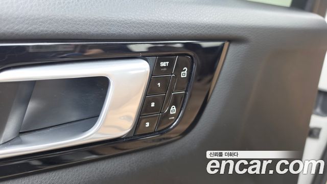 Porsche Cayenne 2020 — photo 33